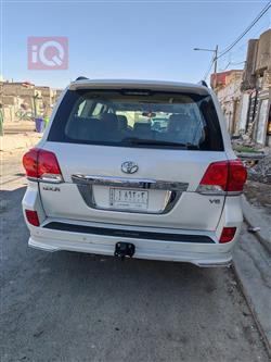 تۆیۆتا لاند کروزەر